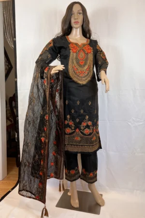 Elegant Embroidered Salwar Kameez Set – Traditional Ethnic Wear for Women